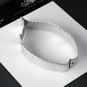 Blackberry Botanically Correct Medium Leaf Cutter By Robert Haynes