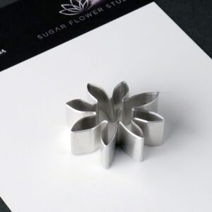 Strawberry Medium Hull Botanically Correct Cutter By Robert Haynes